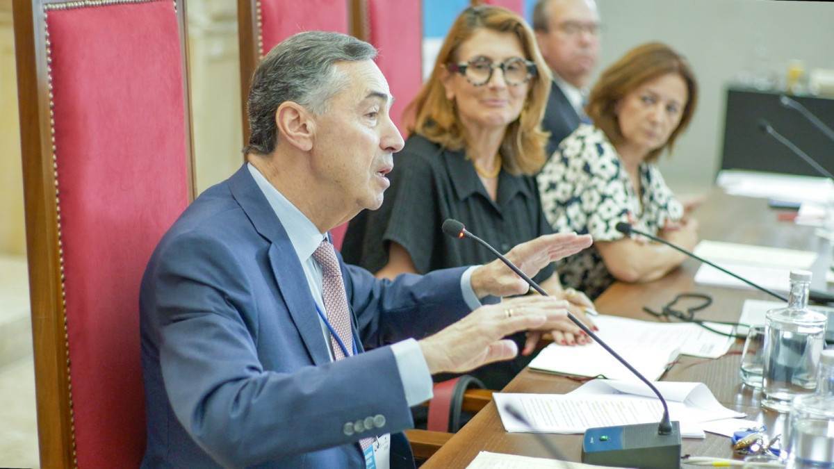 O ministro aposentado do STF, Luís Roberto Barroso, durante participação da dicussão acerca do futuro após a inteligência artificial generativa