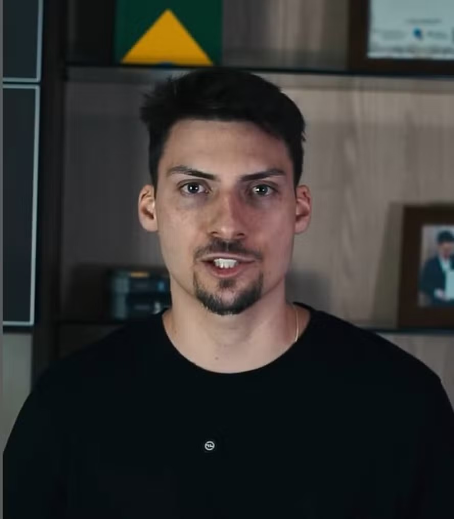Coluna Magnavita | Vidente queridinha do PT prev&ecirc; que Jair Renan ser&aacute; o &uacute;nico da fam&iacute;lia vitorioso