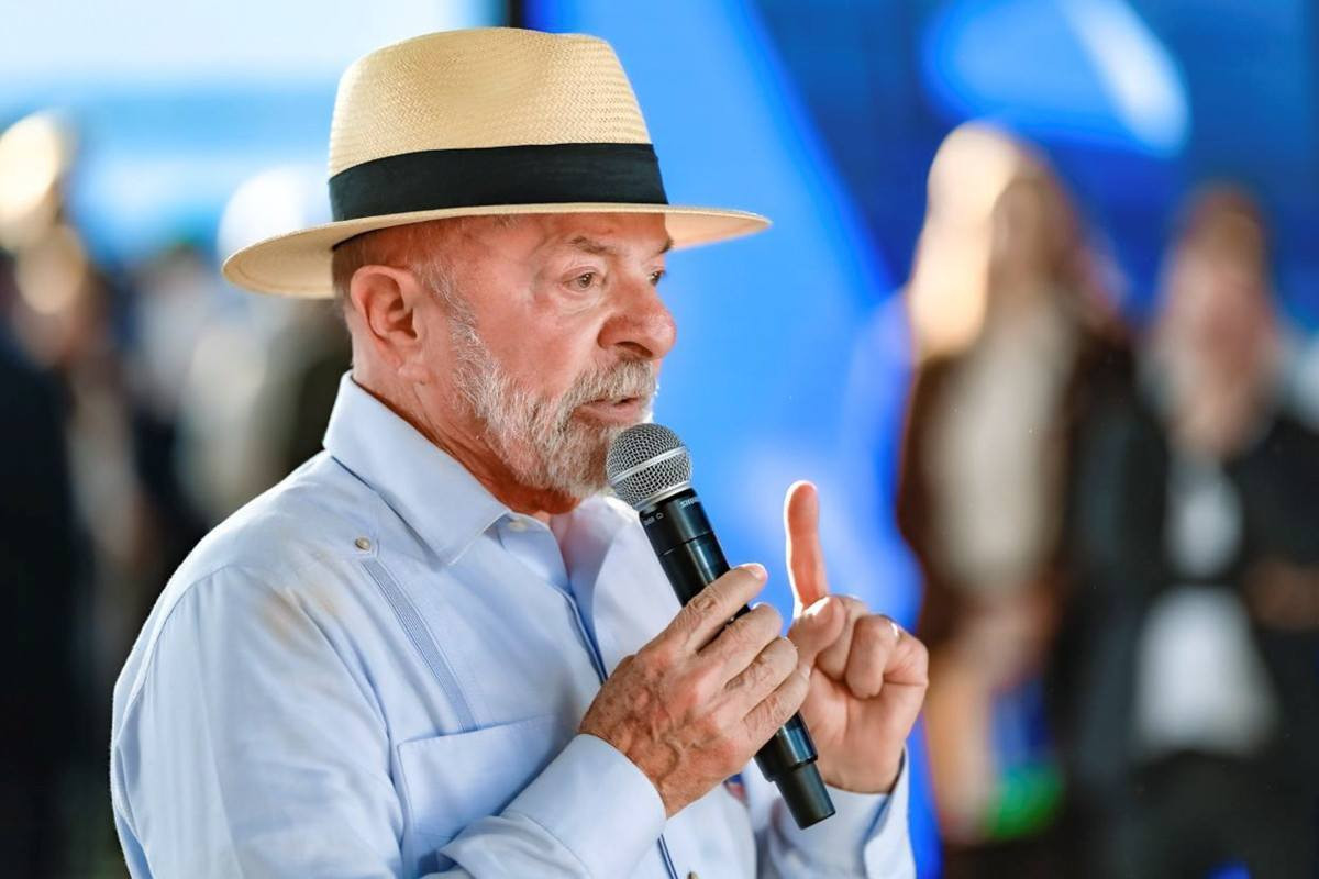 Lula acusa Fl&aacute;vio Bolsonaro de "convocar" os EUA a pressionar o Brasil