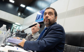 Comiss&atilde;o aprova relat&oacute;rio, mas vota&ccedil;&atilde;o da LDO 2027 fica para ter&ccedil;a‑feira(14)