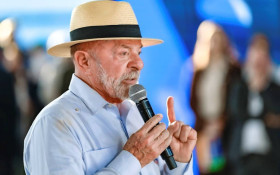 Lula acusa Fl&aacute;vio Bolsonaro de "convocar" os EUA a pressionar o Brasil