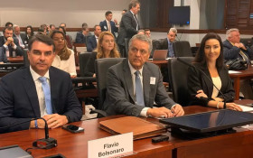 Analistas avaliam que Trump n&atilde;o deve desistir do tarifa&ccedil;o