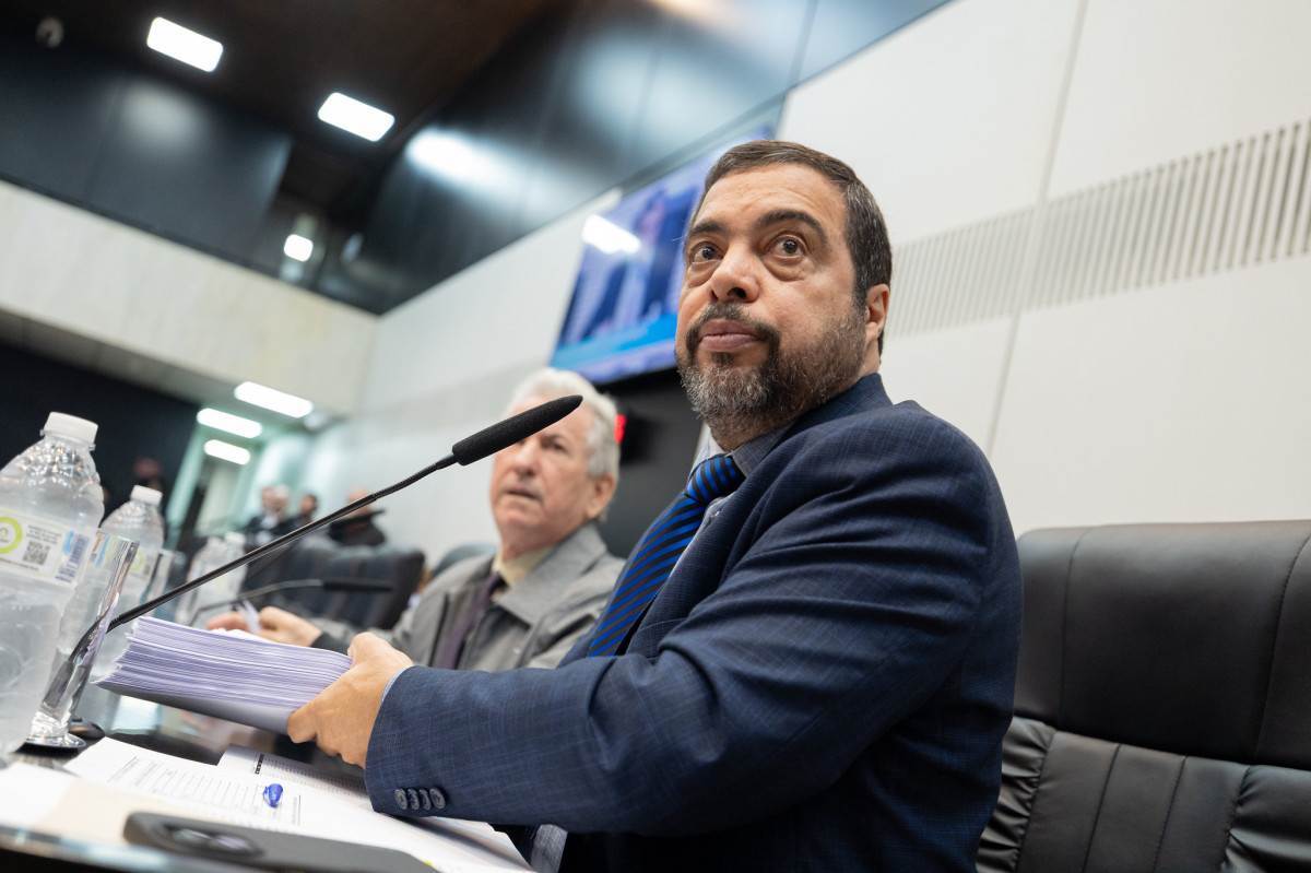 Comiss&atilde;o aprova relat&oacute;rio, mas vota&ccedil;&atilde;o da LDO 2027 fica para ter&ccedil;a‑feira(14)