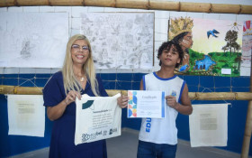 Belford Roxo homenageia alunos que se destacaram em concurso