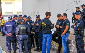 Projeto cria aux&iacute;lio‑fardamento para PMs, bombeiros e guardas