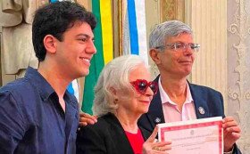 Emo&ccedil;&atilde;o marca diploma&ccedil;&atilde;o p&oacute;stuma de Stuart Angel na UFRJ