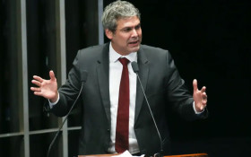 Lindbergh pergunta ao TCU se integrantes de comiss&otilde;es partid&aacute;rias podem ocupar cargos em estatais