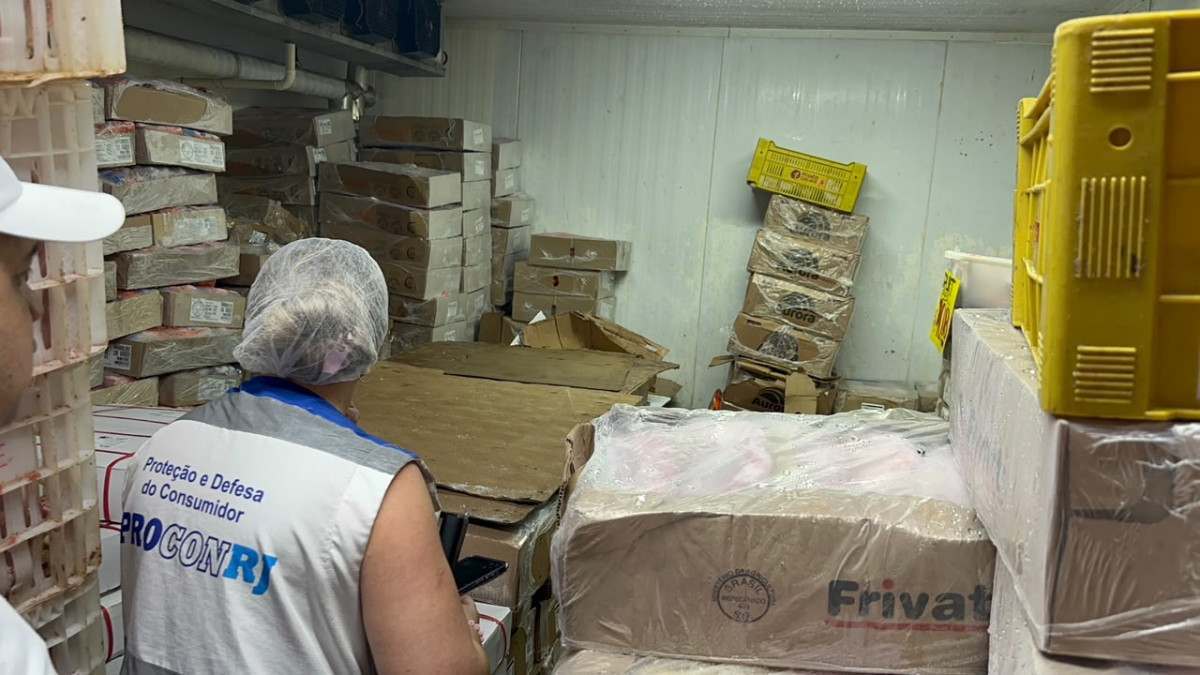 Fiscaliza&ccedil;&atilde;o do Procon‑RJ descarta 67 quilos de alimentos impr&oacute;prios para consumo