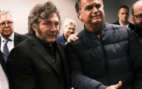 Javier Milei anuncia visita ao Brasil para "visitar Bolsonaro"