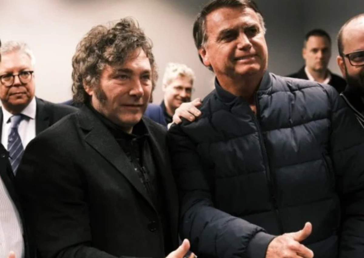 Javier Milei anuncia visita ao Brasil para "visitar Bolsonaro"