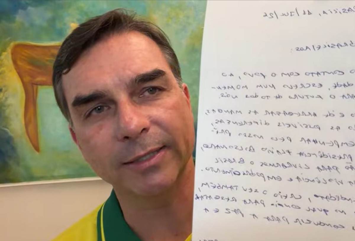 Moraes suspende visitas de Fl&aacute;vio a Bolsonaro por divulga&ccedil;&atilde;o de carta