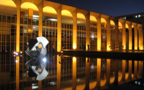 Coluna Magnavita | Diplomacia brasileira em alerta com a chance da volta da fam&iacute;lia Bolsonaro ao Planalto