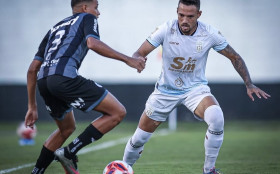 Resende sai na frente no jogo de ida das semifinais da S&eacute;rie A2