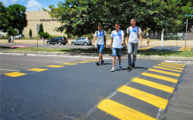 BRASILIANAS | Faixa de pedestre elevada ser&aacute; obrigat&oacute;ria em escolas e unidades de sa&uacute;de