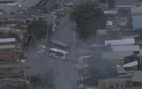 Opera&ccedil;&atilde;o no Complexo da Pedreira tem &ocirc;nibus sequestrados no Rio