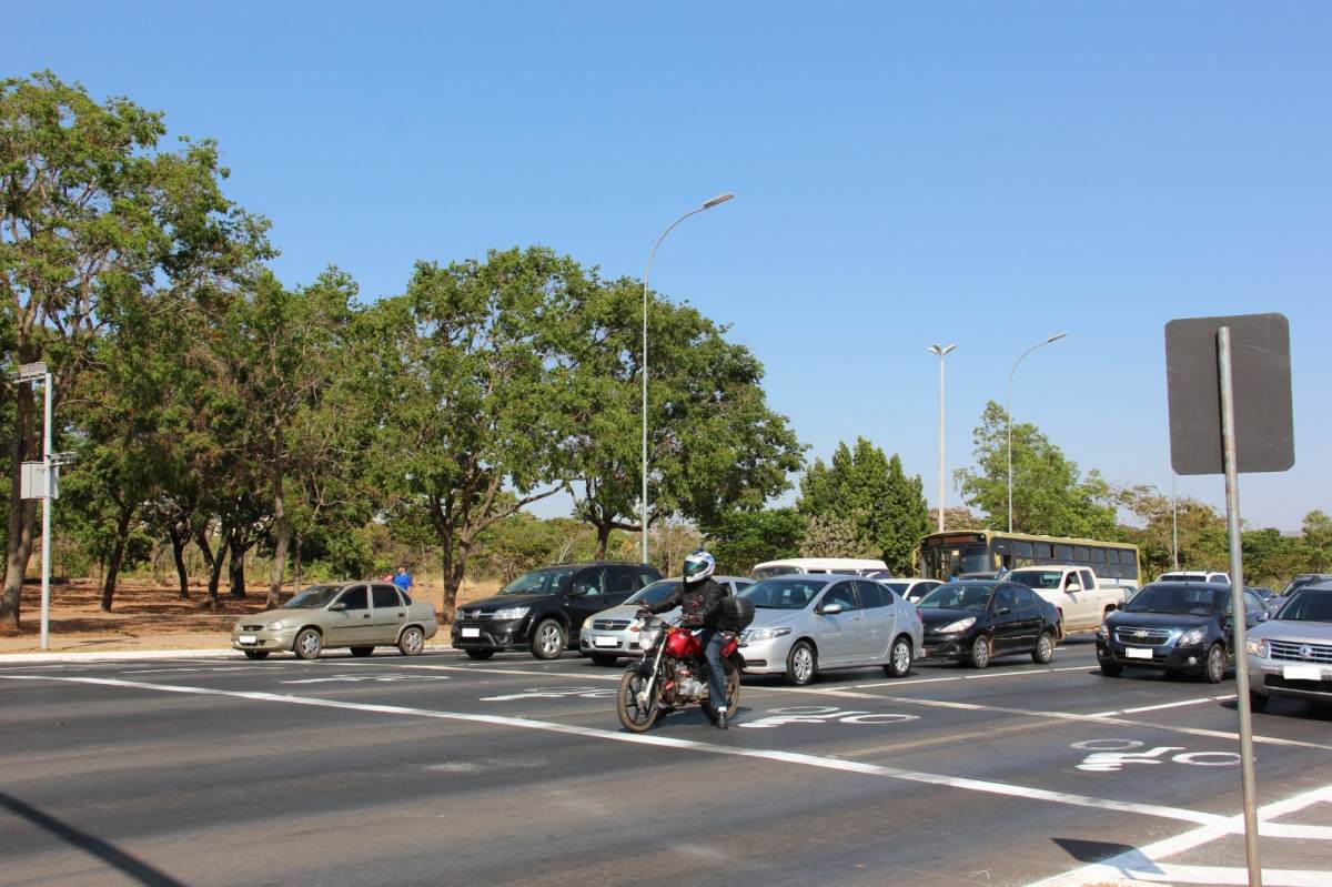 DF realiza interdi&ccedil;&atilde;o na 4&ordf; avenida do Sudoeste