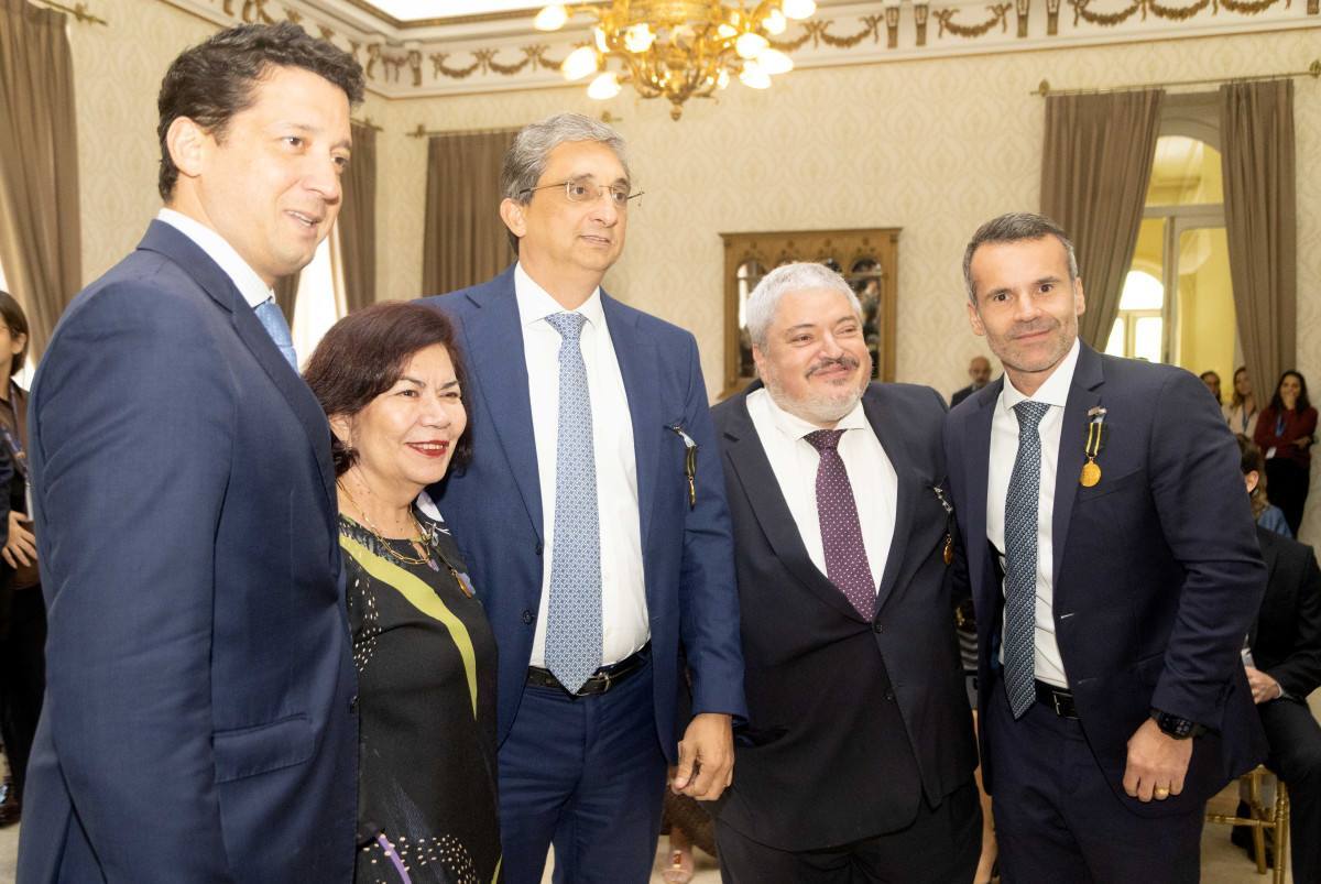 Deisy Oliveira com Bruno Dubeux, Flávio Willeman, Sérgio Pimentel e Roberto Leão