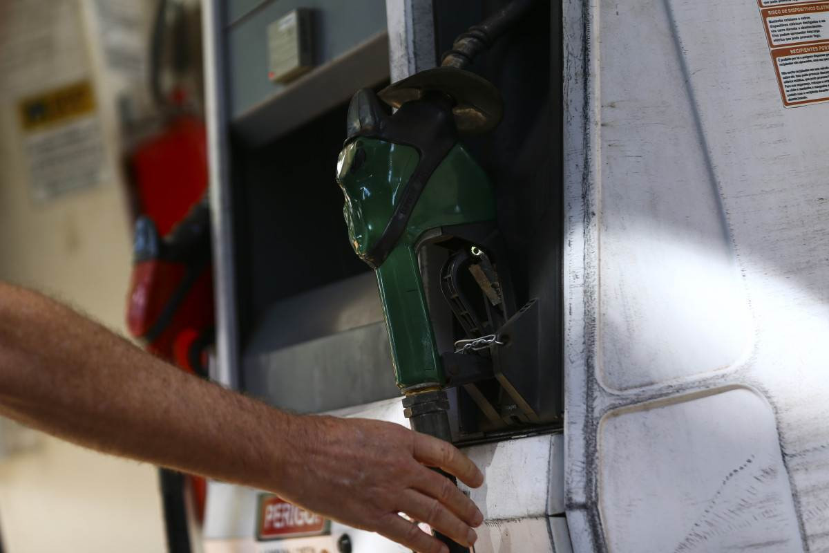 Novo teor deixa gasolina R$ 0,03 mais barata