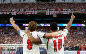 Oasis faz a sele&ccedil;&atilde;o da Inglaterra "jogar por m&uacute;sica" na Copa do Mundo