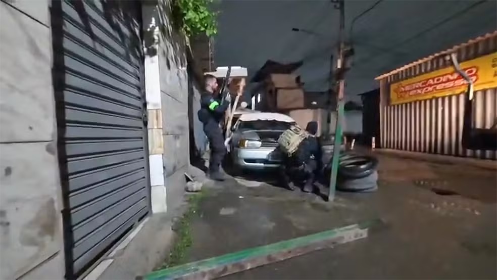 Opera&ccedil;&atilde;o prende 5 e apreende 6 fuzis na Cidade de Deus e Vila Sap&ecirc;
