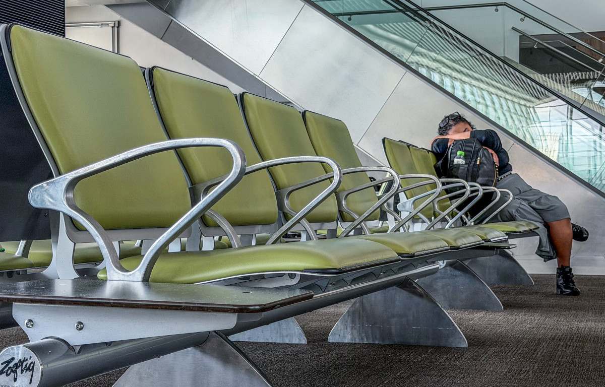 Setor de servi&ccedil;os cai 0,4% por recuo na &aacute;rea de transportes