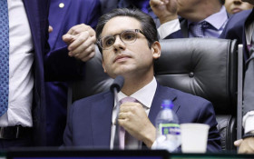 Dino apura: Hugo Motta deu aval a Cunha e Valdemar?