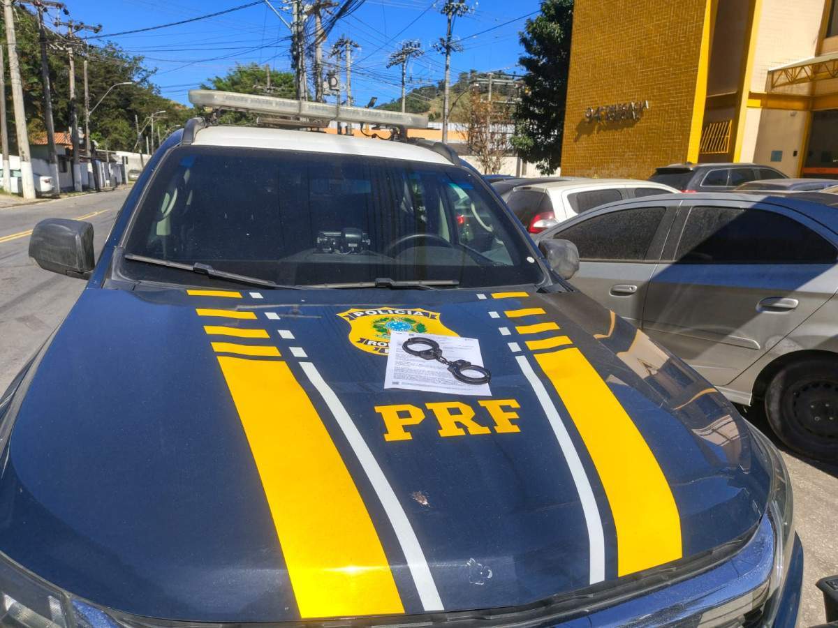 Motorista com mandado por pens&atilde;o aliment&iacute;cia &eacute; preso na Dutra, em Pira&iacute;