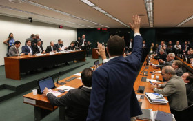 O or&ccedil;amento, de p&uacute;blico, virou obscura atividade privada