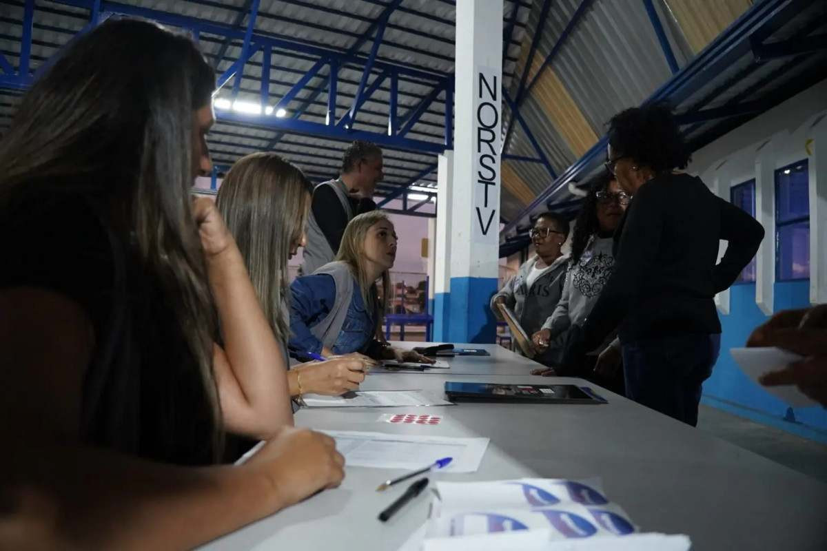 Hortol&acirc;ndia entrega 156 t&iacute;tulos fundi&aacute;rios