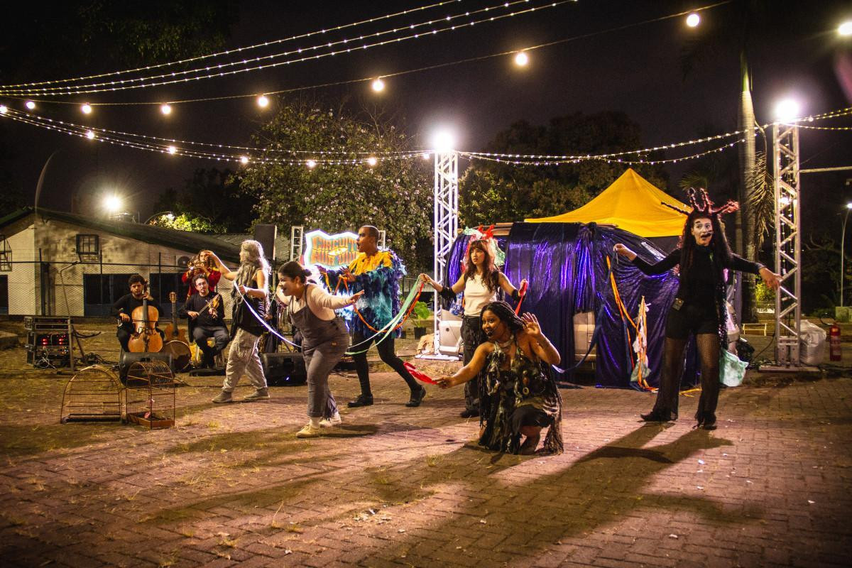 DF: Coletivo Truva&ccedil;&atilde;o lan&ccedil;a livro no Guar&aacute; II