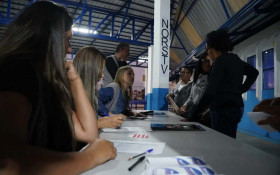 Hortol&acirc;ndia entrega 156 t&iacute;tulos fundi&aacute;rios