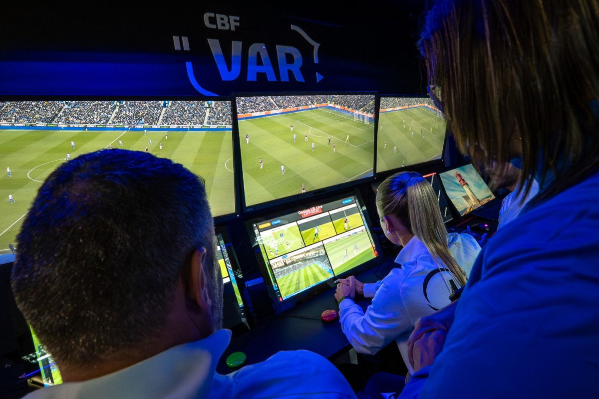Impedimento semiautom&aacute;tico tem cinco checagens em estreia no Brasileir&atilde;o 2026