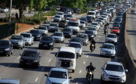 Mais de 300 mil ve&iacute;culos com licenciamento em atraso no interior