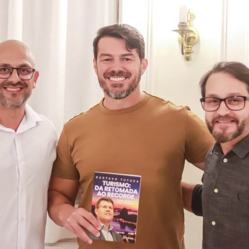 Na seq.: o prefeito de Quatis, Aluísio DElias; o prefeito de Rio Claro, Babton Biondi; e o prefeito de Pinheiral, Luciano Muniz