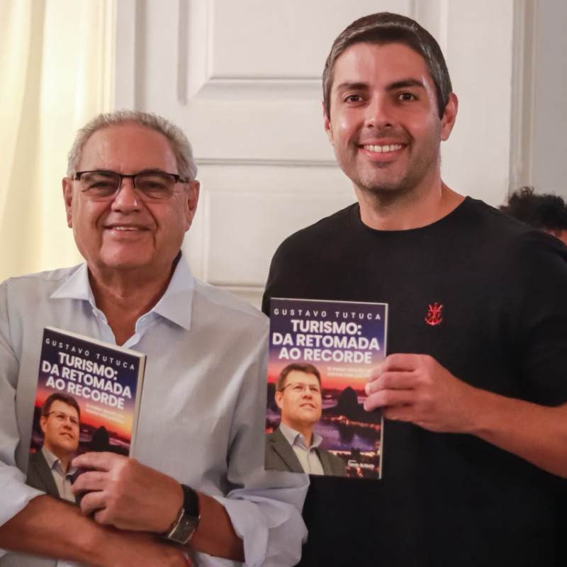 Radialista Dário de Paula (esquerda) ao lado do também radialista e vereador de Volta Redonda, Renan Cury