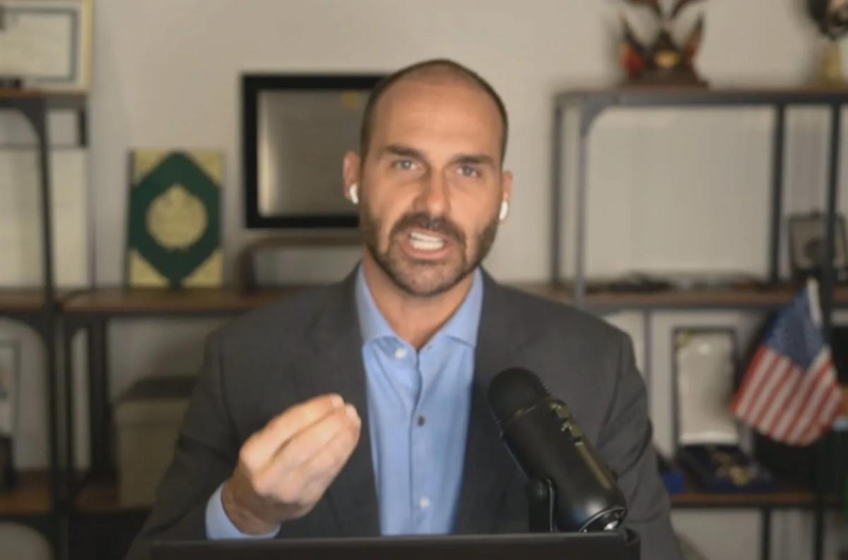 Eduardo Bolsonaro ser&aacute; demitido da PF por abandono de cargo