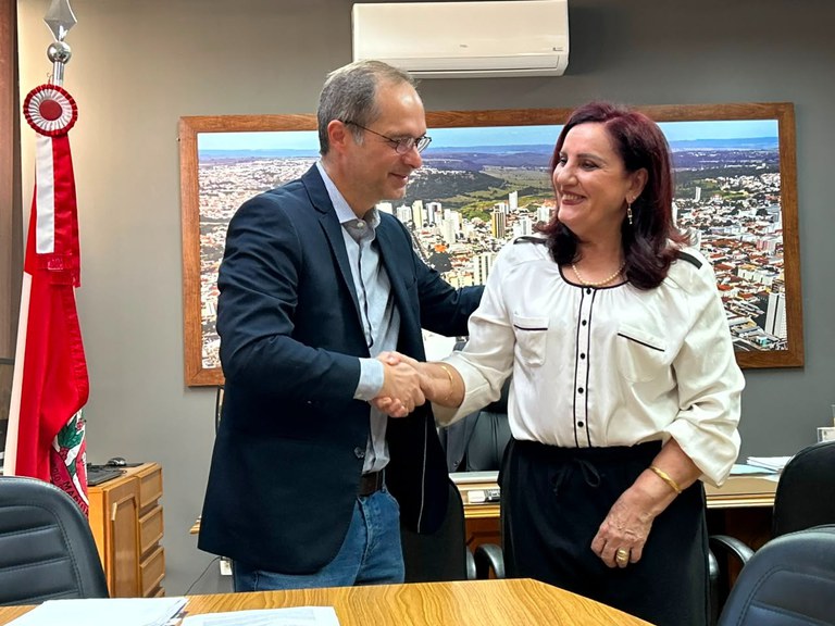 Justi&ccedil;a determina retorno de Rossana &agrave; C&acirc;mara de Mar&iacute;lia