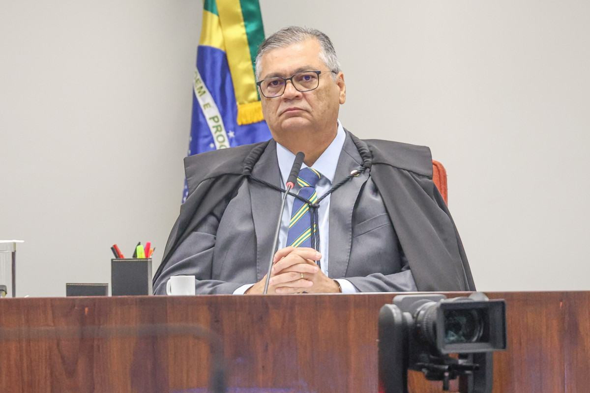 Dino aperta cerco sobre emendas Pix