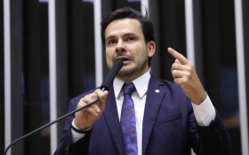 Projeto cria pol&iacute;tica de sa&uacute;de mental para servidores da educa&ccedil;&atilde;o p&uacute;blica