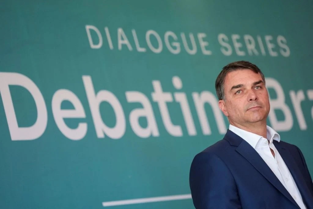 Fl&aacute;vio reedita discurso de Bolsonaro sobre urnas