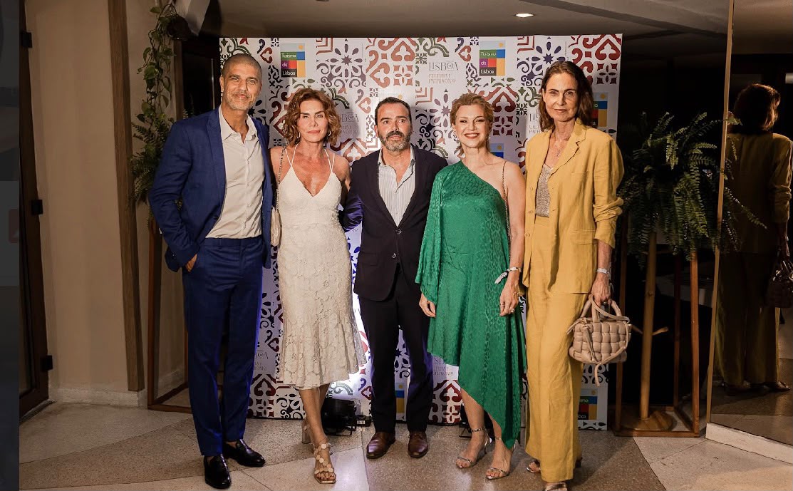 O ator Bruno Cabrerizo, a atriz Helena Fernandes, António Valle- ATL, e as atrizes Adriana Garambone e Sílvia Piffer que estreiam turnê da peça pela Europa em setembro
