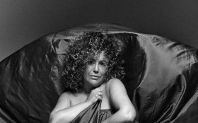 "&Eacute; o colo da minha m&atilde;e": Maria Rita traz show de reencontro e cura