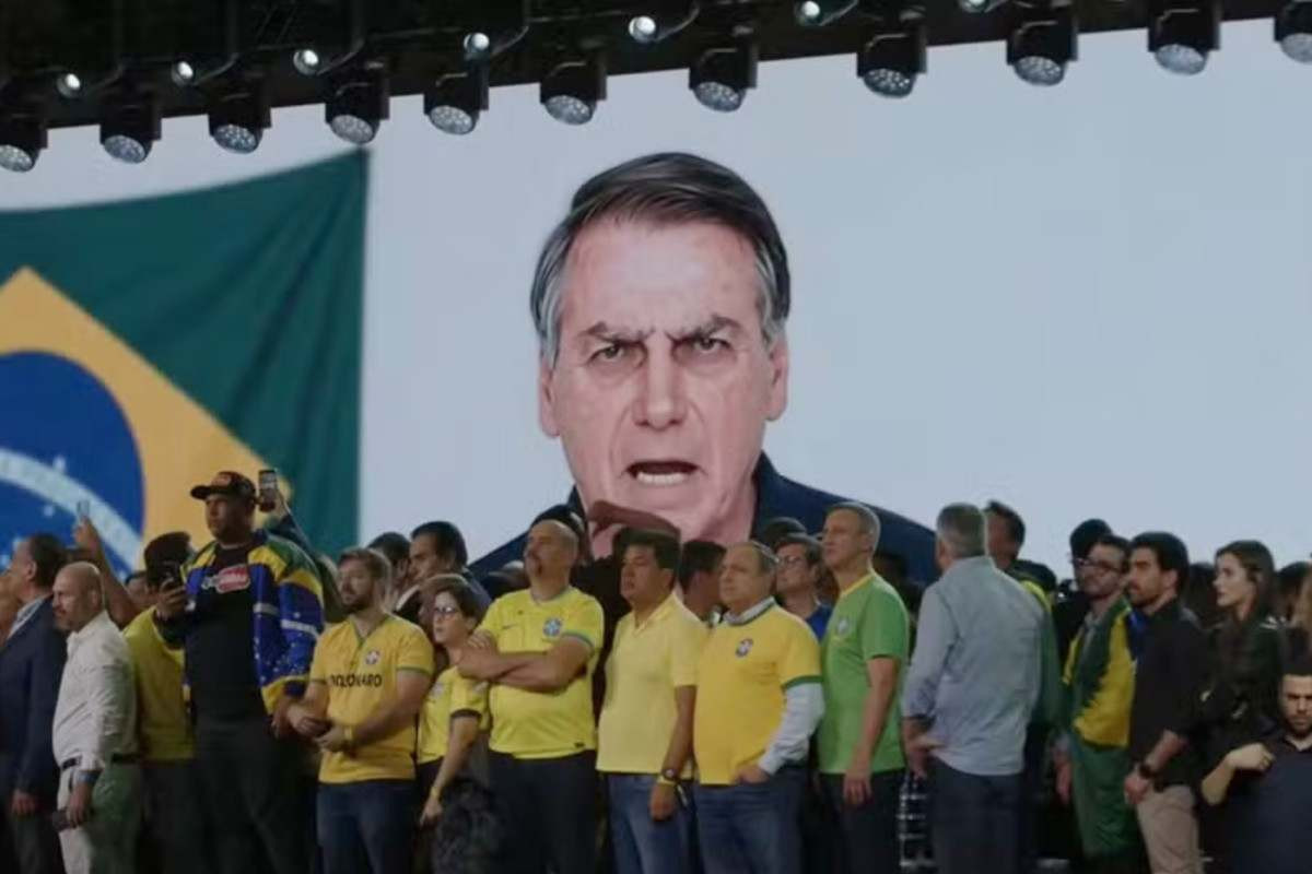 Com presen&ccedil;a por IA, Bolsonaro lan&ccedil;a filho &agrave; Presid&ecirc;ncia