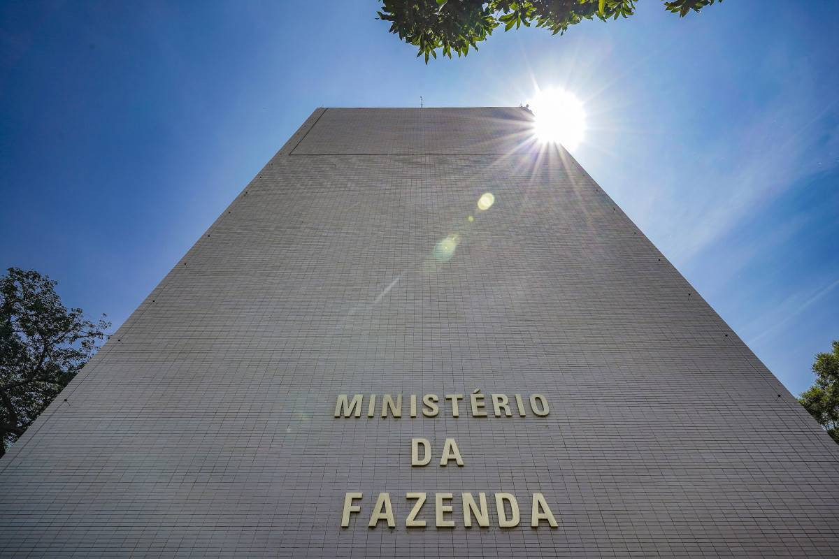 Com precat&oacute;rios, previs&atilde;o de d&eacute;ficit &eacute; R$ 52 bi
