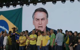 Com presen&ccedil;a por IA, Bolsonaro lan&ccedil;a filho &agrave; Presid&ecirc;ncia