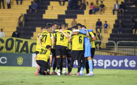 Volta&ccedil;o &eacute; goleado em casa pelo An&aacute;polis na S&eacute;rie C do Brasileiro