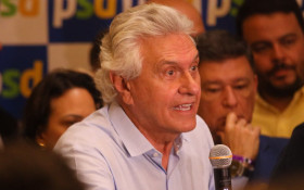 Fl&aacute;vio Bolsonaro deve ir a Goi&acirc;nia em busca do apoio de Caiado no 2&ordm; turno