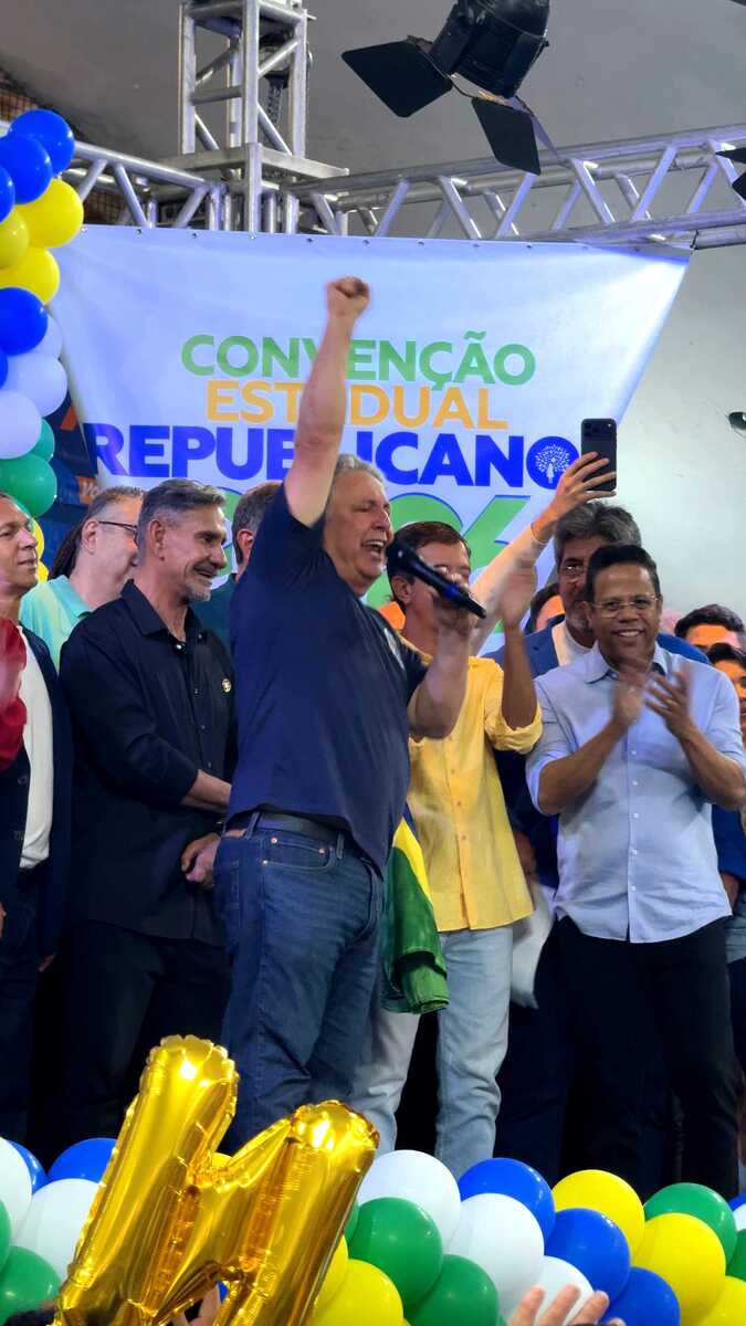 O Republicanos realizou, neste sábado (25), sua convenção estadual no Club Municipal, na Tijuca, reunindo lideranças, parlamentares, prefeitos, vereadores, filiados e apoiadores de diversas regiões do estado. Durante o encontro, a legenda oficializou a candidatura de Anthony Garotinho ao governo do Rio de Janeiro e confirmou Marcelo Crivella e Waguinho como candidatos ao Senado. Também foram homologadas chapas com 71 candidatos à Assembleia Legislativa e 47 à Câmara dos Deputados. O presidente estadual do partido, Luis Carlos Gomes, afirmou que a convenção marca um novo momento para a sigla e reforça o compromisso com um projeto político voltado ao desenvolvimento do estado. O evento marcou o início oficial da campanha eleitoral do Republicanos para 2026