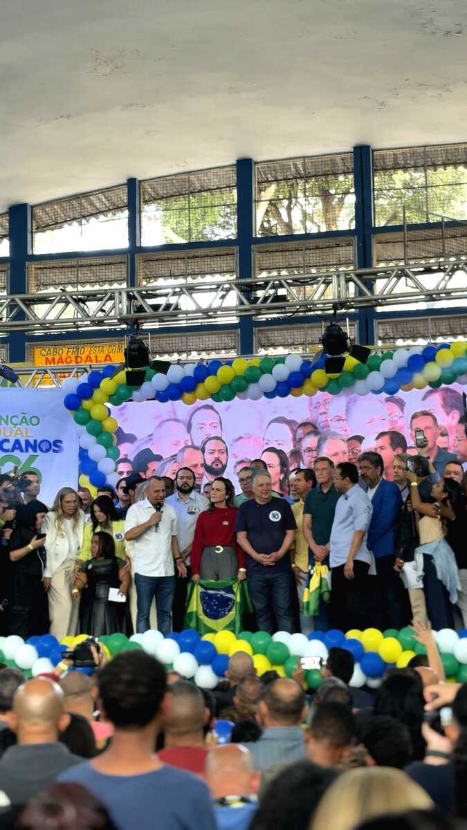 O Republicanos realizou, neste sábado (25), sua convenção estadual no Club Municipal, na Tijuca, reunindo lideranças, parlamentares, prefeitos, vereadores, filiados e apoiadores de diversas regiões do estado. Durante o encontro, a legenda oficializou a candidatura de Anthony Garotinho ao governo do Rio de Janeiro e confirmou Marcelo Crivella e Waguinho como candidatos ao Senado. Também foram homologadas chapas com 71 candidatos à Assembleia Legislativa e 47 à Câmara dos Deputados. O presidente estadual do partido, Luis Carlos Gomes, afirmou que a convenção marca um novo momento para a sigla e reforça o compromisso com um projeto político voltado ao desenvolvimento do estado. O evento marcou o início oficial da campanha eleitoral do Republicanos para 2026