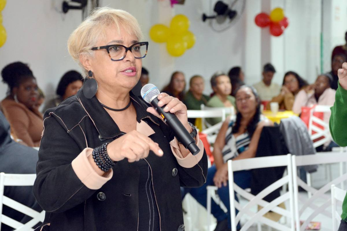 Coluna Magnavita | Deputada Enfermeira Rejane lan&ccedil;a pr&eacute;‑campanha em Volta Redonda